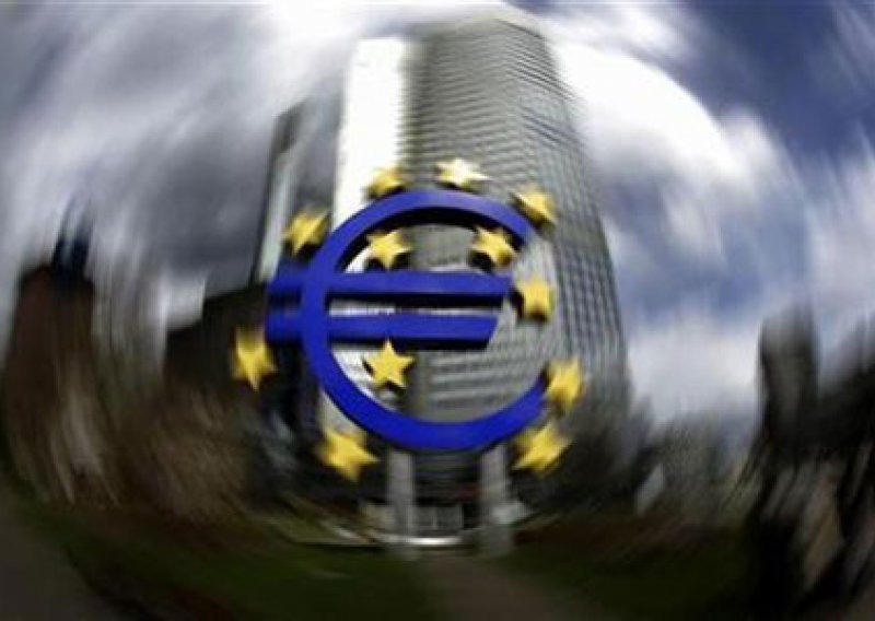 Euro ojačao; ipak ranjiv na rizik grčkog bankrota