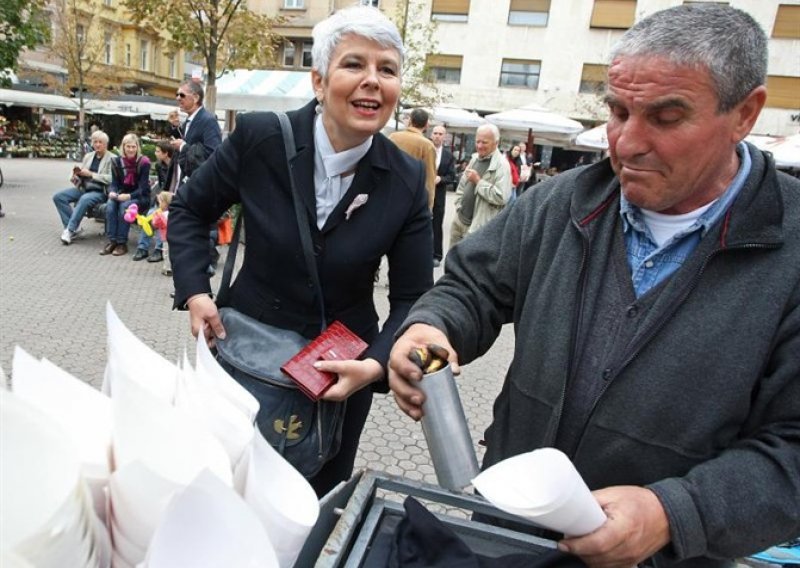 Ipak puna božićnica državnim službenicima