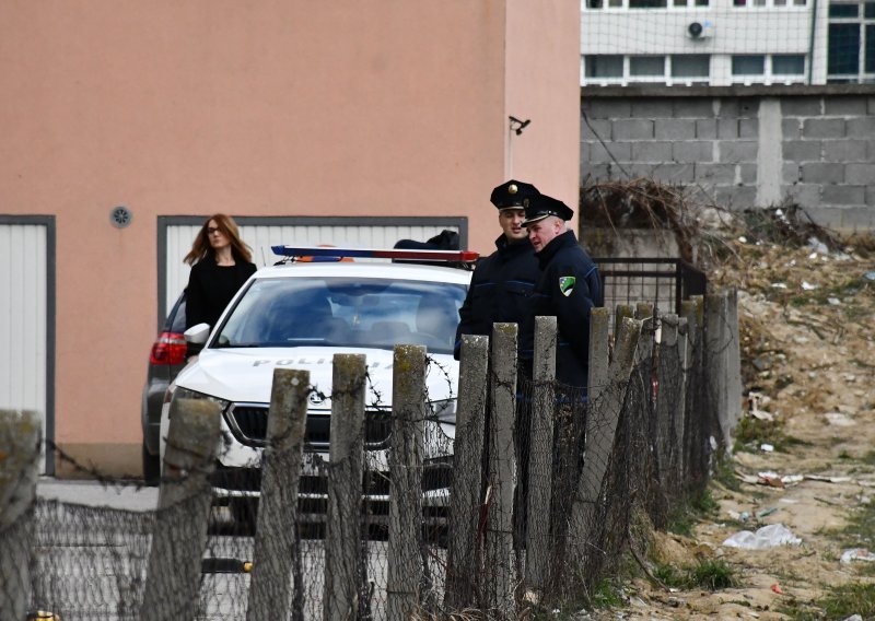 Užas kod Tuzle: Muškarac ubio bivšu suprugu i 13-godišnjeg sina, u bijegu je