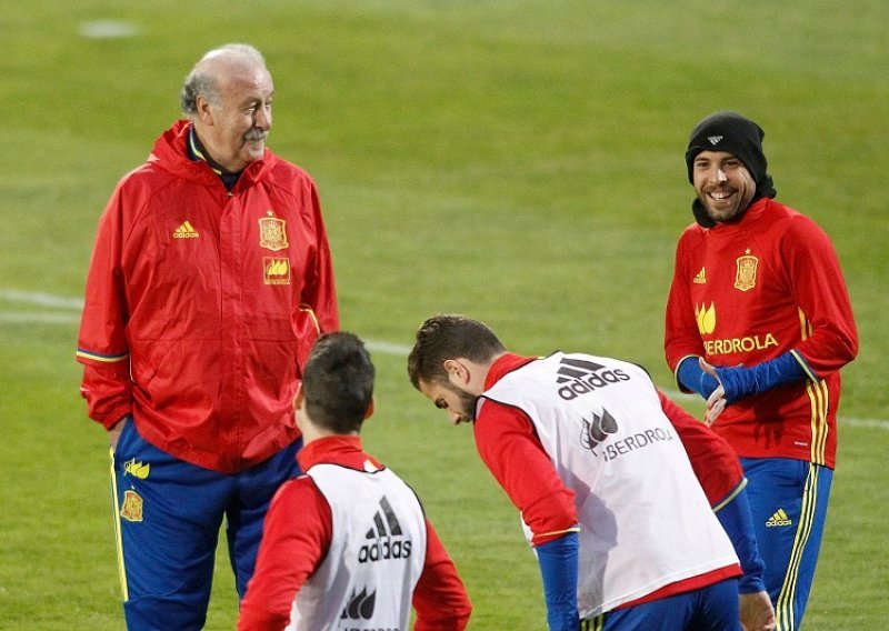 Del Bosque prekrižio Torresa, Aduriz i Morata glavne prijetnje