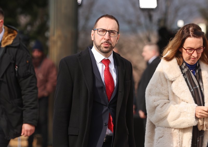Tomislav Tomašević reagirao na kritike na račun obuće: 'To nisu tenisice'