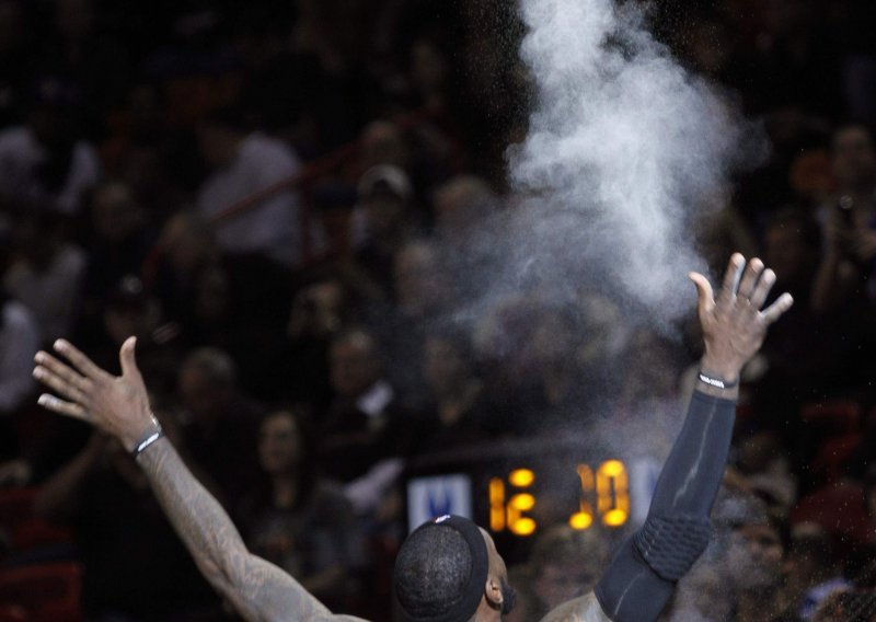 Video koji pokazuje zašto je LeBron najbolji na svijetu!