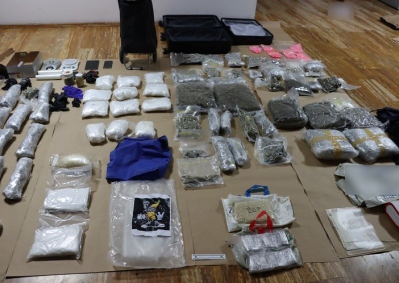Više od 52 kilograma droge skrivali po stanovima i u automobilu. Policija objavila fotografije
