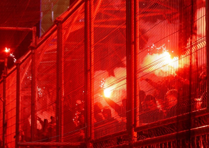 Dinamovi navijači ogorčeni; prozivaju igrače, ali i Upravu