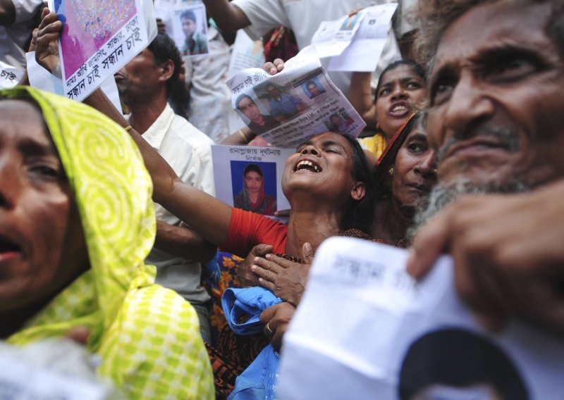 Više od 700 mrtvih u Dhaki, preživjeli traže odštetu