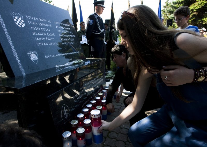 Memorial ceremonies held for 12 policemen killed in Borovo 22 years ago