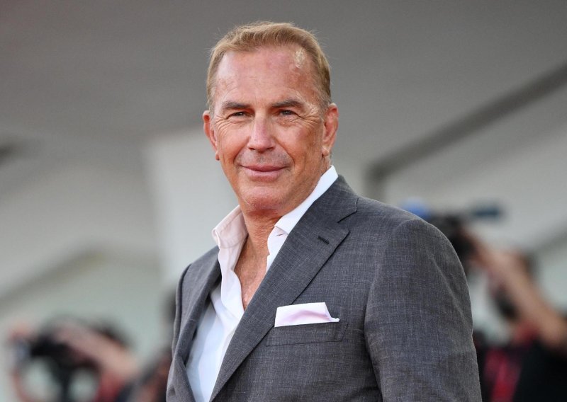 Prije 30 godina dao joj je 80 milijuna dolara: Kevin Costner utjehu je našao u bivšoj