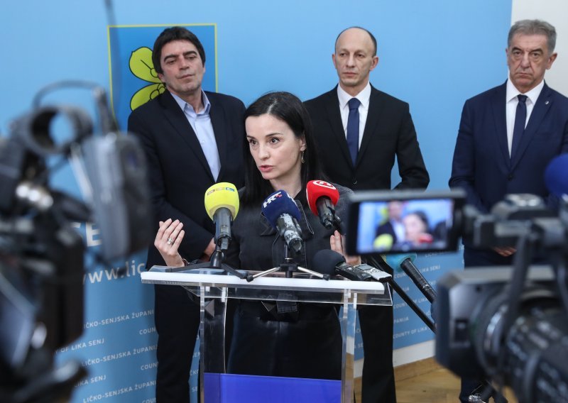 Gospić na nogama zbog divljeg odlagališta, stigla ministrica Vučković