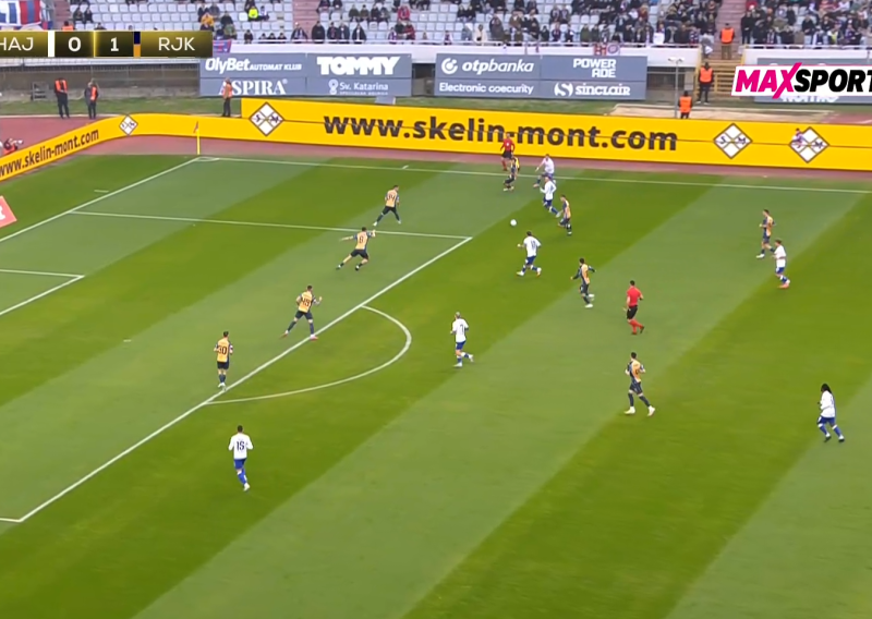 Pogledajte kako je golman Rijeke umalo počastio Hajduk. Što mu je bilo?