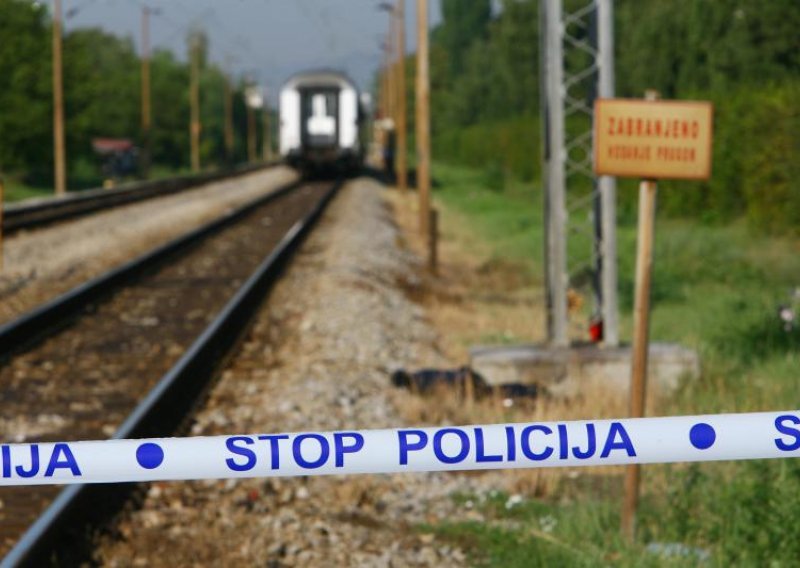 Mladić teško ozlijeđen u naletu vlaka