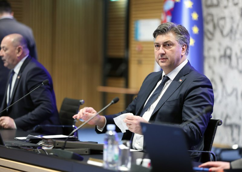Pogledajte kako je Vlada kadrovirala na zatvorenom dijelu sjednice