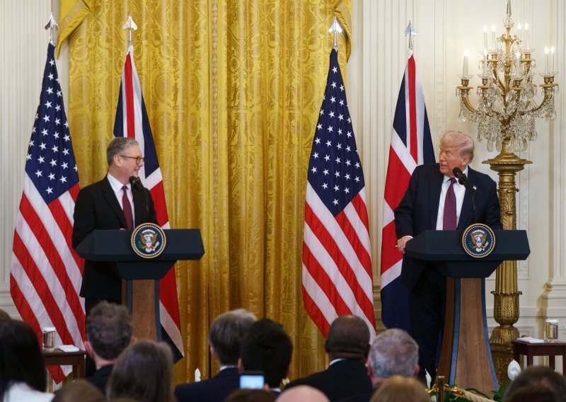 Trump prekinuo britanskog premijera i novinara na pitanju o Kanadi: 'Dosta je!'