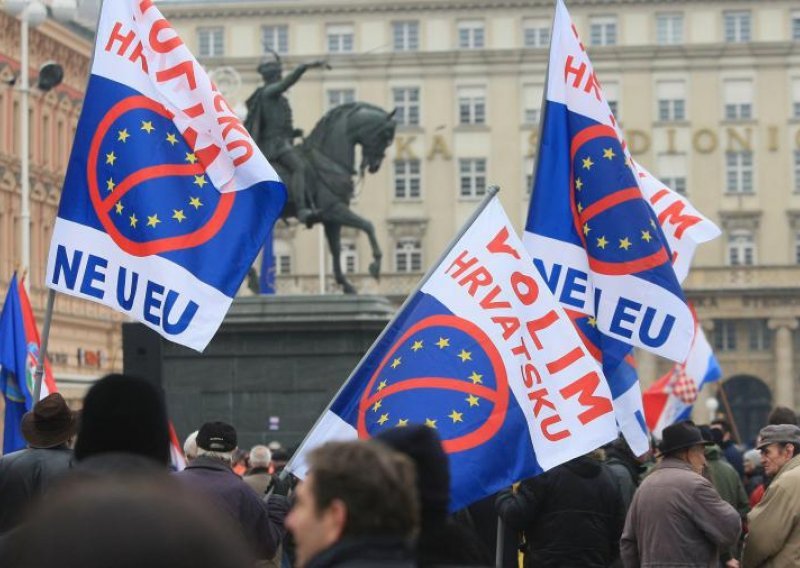 10,000 gather for veterans' rally in Zagreb's central square