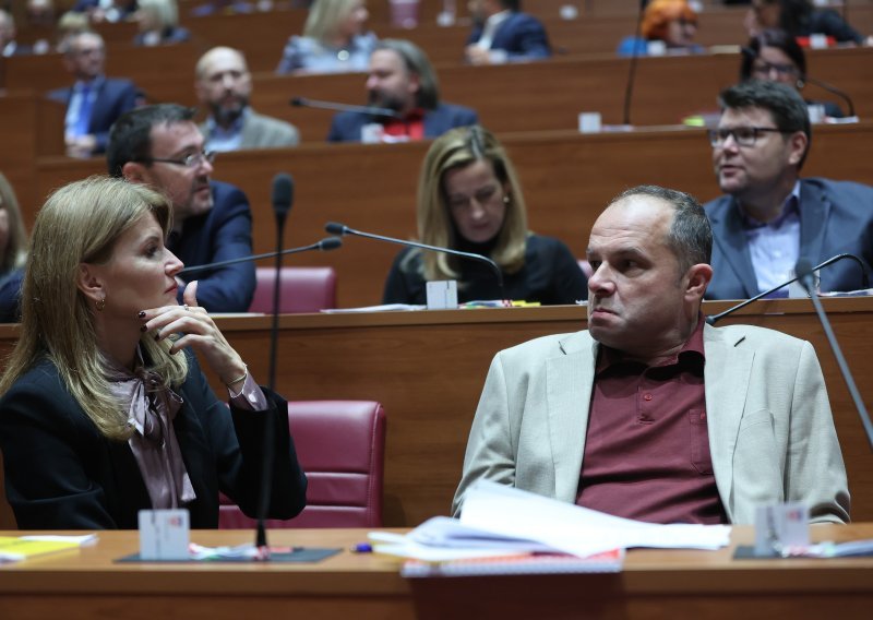 DIP objavio svote: Pogledajte koja stranka ima najveće dugove, a koja ima najviše donacija
