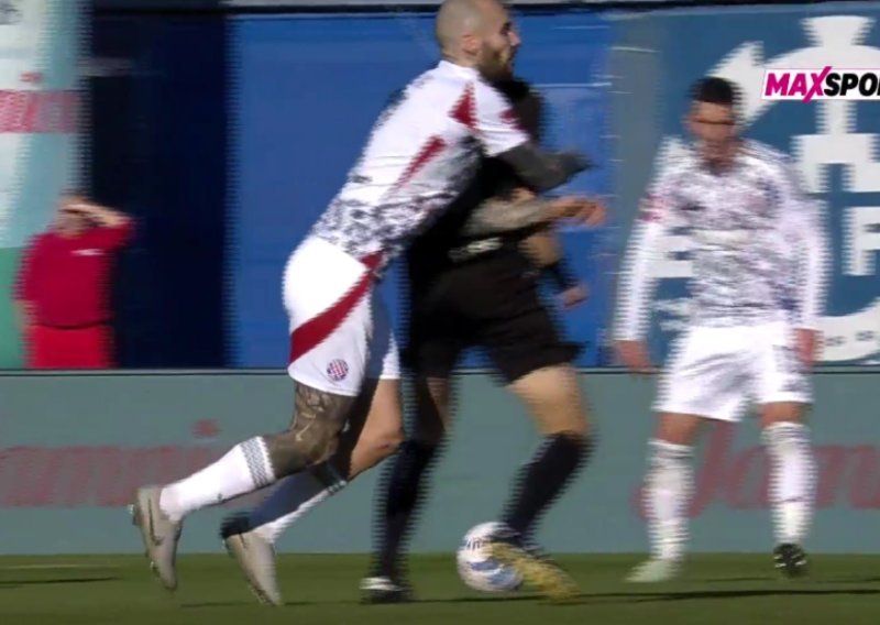 Pogledajte kako je sudac srušio Hajdukovog igrača i stvorio priliku za Dinamo! Hajdukovci poludjeli