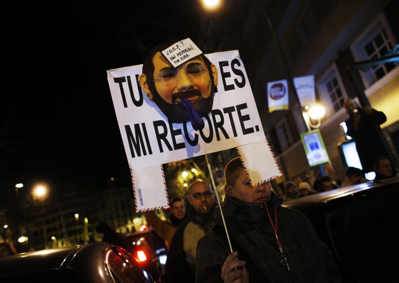 Traži se ostavka španjolskog premijera Rajoya