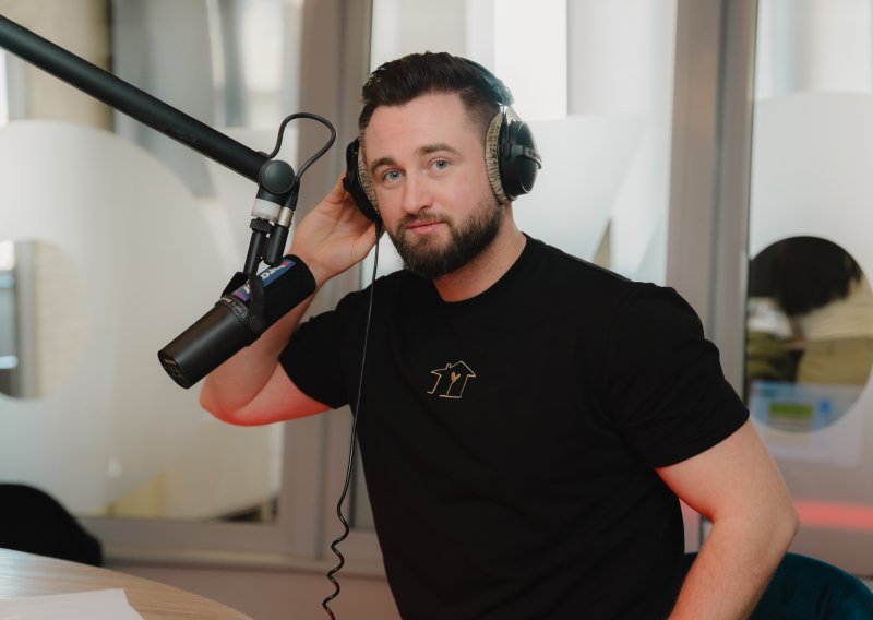 Matija Cvek o kćeri: 'Samo se smije po cijeli dan, a to mi je zapravo najvažnije, njezin osmijeh'