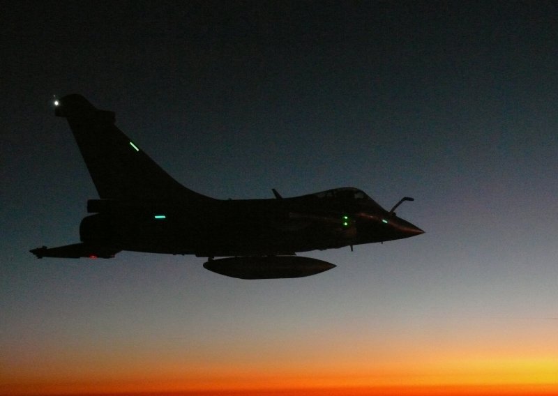 Američki vojni avion B-52 u pratnji hrvatskih Rafalea preletio iznad Hrvatske