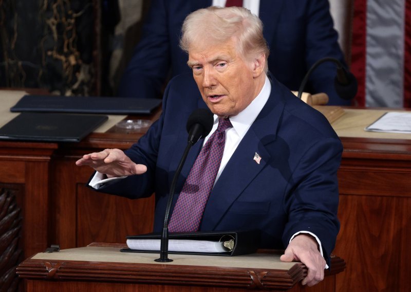 Opet obrat! Nakon Meksika, Trump odgodio carine i Kanadi