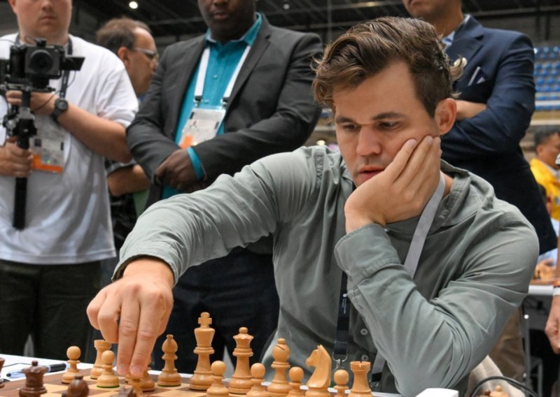 Magnus Carlsen sporne traperice prodao na eBayu; evo što je napravio s novcem