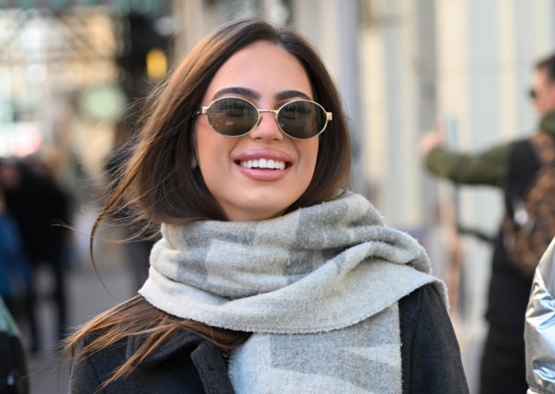 Jolina mezimica iznenadila novim fotografijama: Javila se iz Dubaija