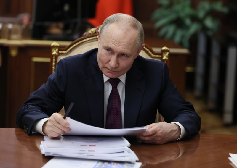 Putin reagirao na Macronove bombastične izjave: Neki zaboravljaju što se dogodilo Napoleonu