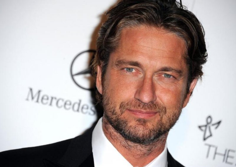 Gerard Butler pušten s odvikavanja