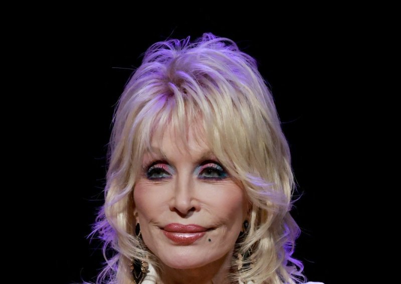 Dolly Parton oprostila se od preminulog supruga dirljivom gestom: 'Velike ljubavne priče nikada ne završavaju'