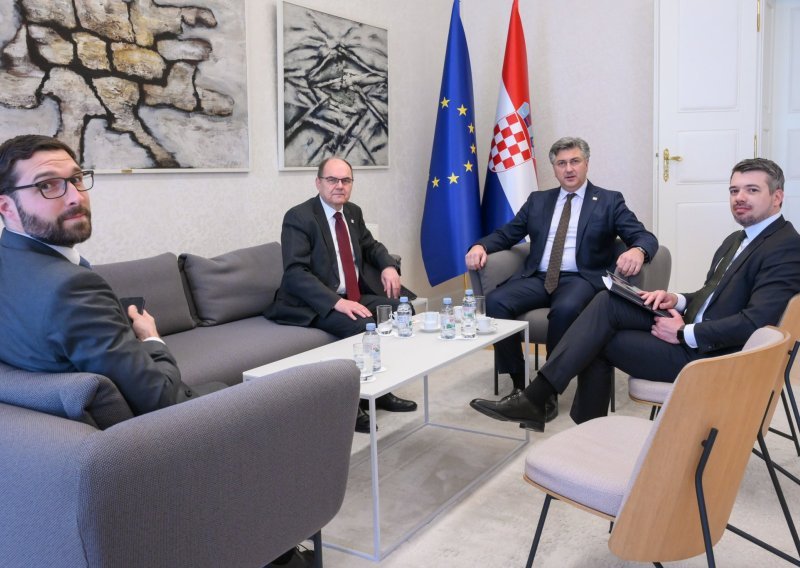 Plenković se sastao sa Schmidtom, pozvao je na smirivanje tenzija u BiH