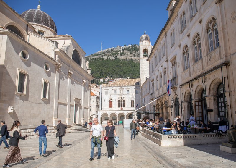 Održiv rast turizma traži više greenfield ulaganja i ograničavanje privatnih kreveta