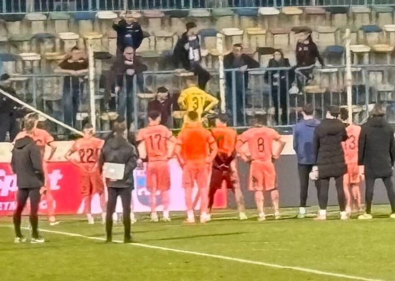 Pogledajte kako je bijesna Kohorta postrojila igrače nakon debakla. Doznajemo što su od njih tražili