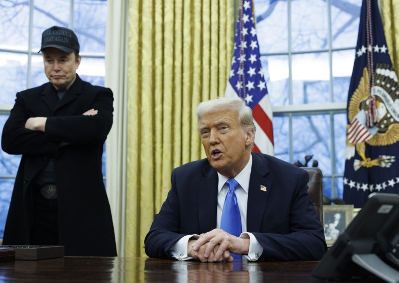 Trump će kupiti 'novu Teslu' kako bi iskazao potporu Musku, 'velikom Amerikancu'