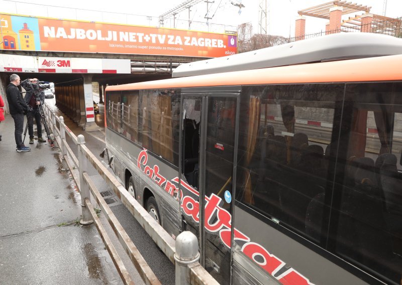 Vozač busa koji je zaglavio u podvožnjaku: Osjećam se grozno, noge su mi se odsjekle