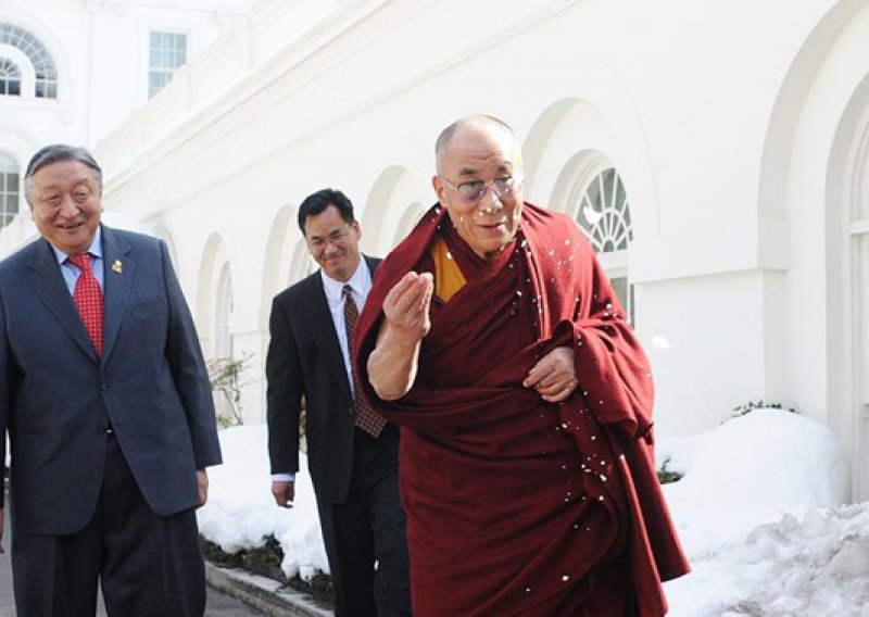 Dalai Lama arrives in Slovenia
