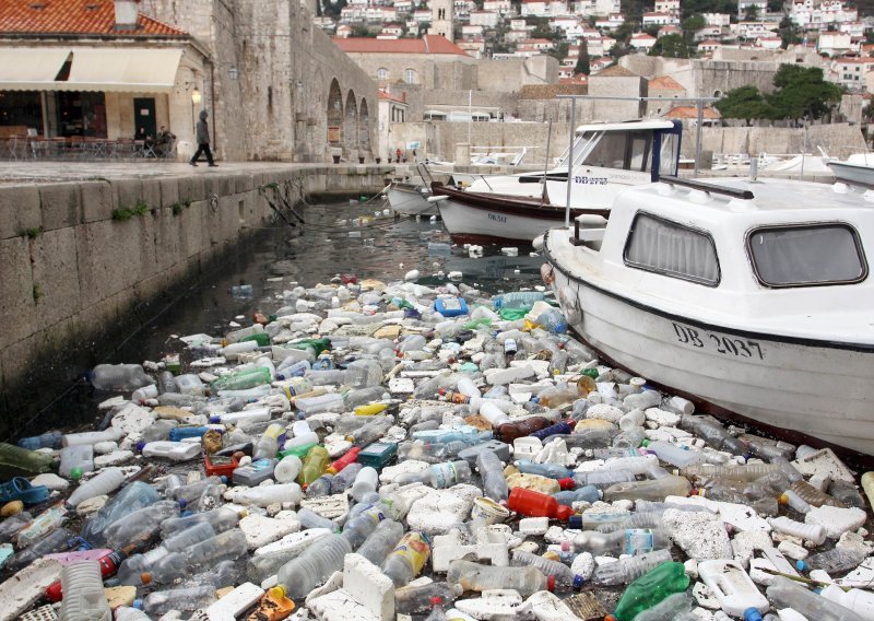 Dubrovački Porat zatrpan smećem