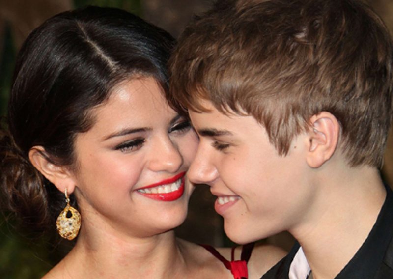 Selena i Justin pretjerali s ljubakanjem na dodjeli MTV MA