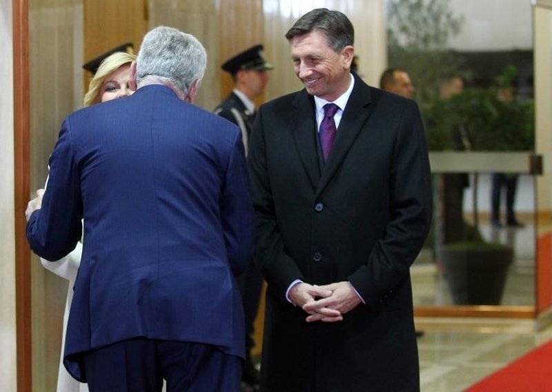 Srpski predsjednik baš je zapeo triput poljubiti Grabar Kitarović