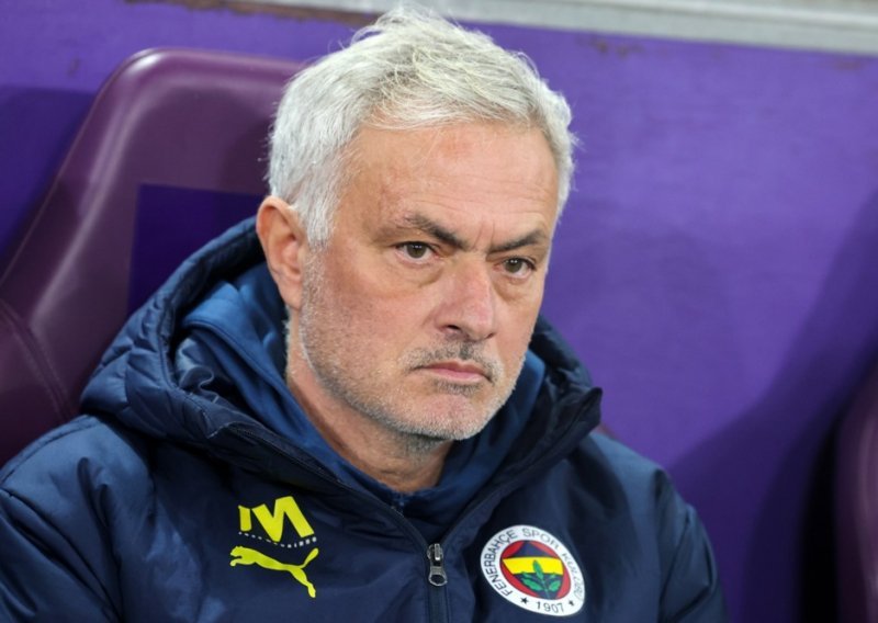 Mourinho ostavio Livakovića na klupi pa ispao nakon drame jedanaesteraca