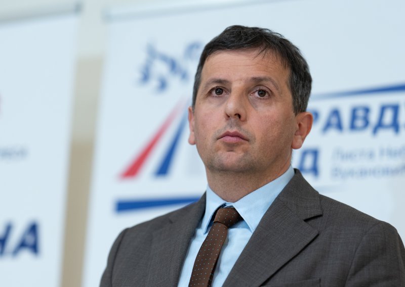 BiH: Vodećem kritičaru vlasti u RS zapaljen automobil, on krivi Dodika