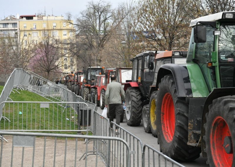 Sprema se veliki prosvjed studenata u Beogradu, oko kampa kordon traktora