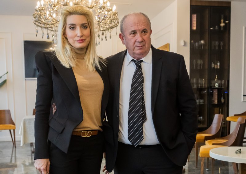 Kerumovi na okupu: Fani ukrala sve poglede u skupocjenim komadima