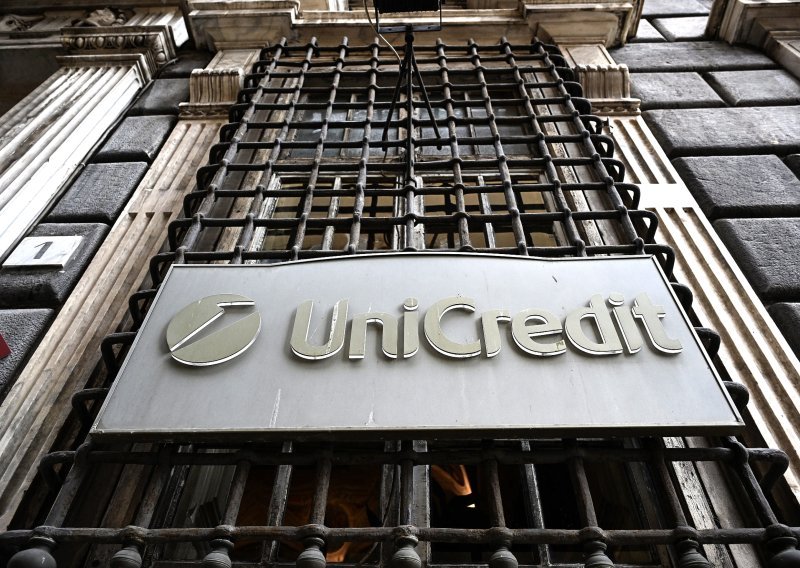 UniCredit dobio dozvolu ECB-a za 29,99 posto udjela u Commerzbanku
