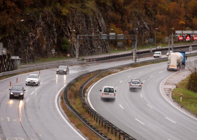 U gotovo cijeloj Hrvatskoj mokri kolnici, mogući su i odroni
