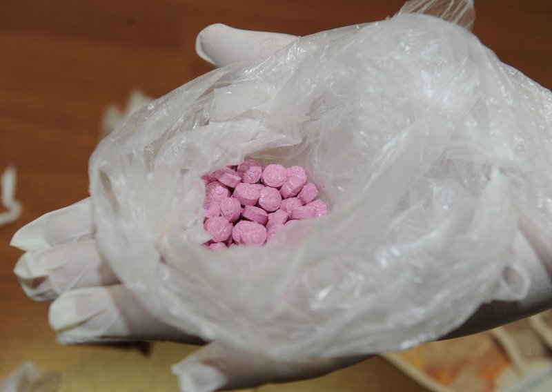 Pala petorka koja je drogu prepakiravala u Pakracu, zaradili najmanje 4500 eura