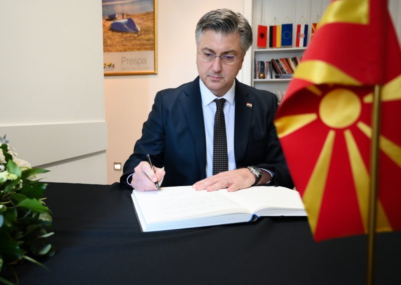Plenković se upisao u knjigu žalosti: Nadamo se što skorijem oporavku ozlijeđenih