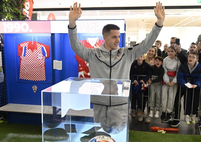 Vatreni oduševili najmlađe na emotivnom druženju uoči velikog okršaja s Francuzima