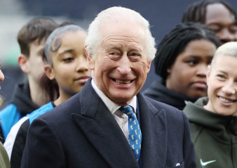 Bivši kraljev batler otkrio koje mirise Charles i Camilla ne podnose u svom domu