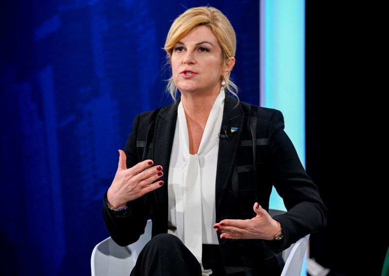 Kolinda Grabar-Kitarović odrekla se balerinki, ali ne i košulja: Ova nije mogla proći nezamijećeno