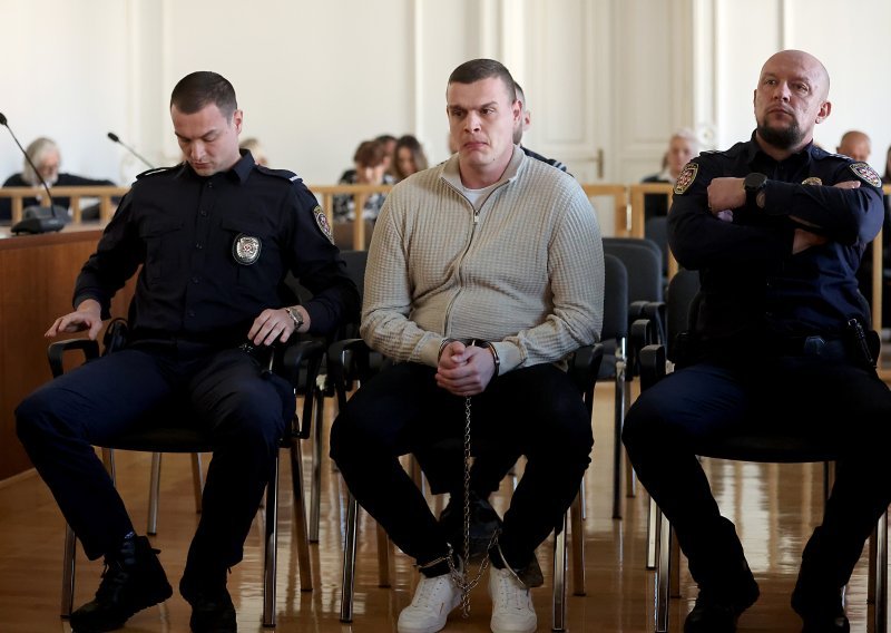 Policajac koji je usmrtio studenticu dobio 18 godina. Rasplakao se kad je čuo presudu