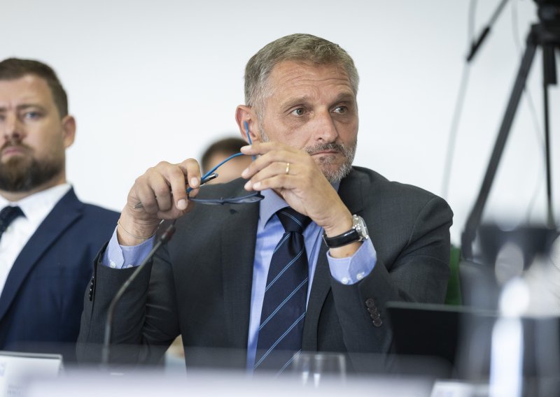 Šef Hrvatskih cesta mora srušiti sve što je bespravno izgradio na vili u Omišu
